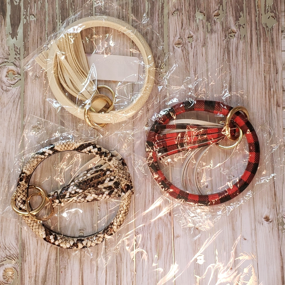 Loop wrist key chain SOLID IVORY ONLY